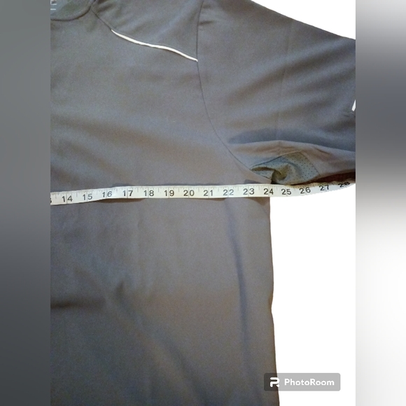 Under Armour All Season Gear.  Loose Fit.  Mens. Size Large. - Picture 7 of 10